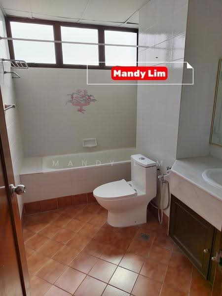 Kondominium untuk Dijual di Marina Tower (Ratu Mutiara) - Mandy Lim - Bathroom - PropertyGuru.com.my