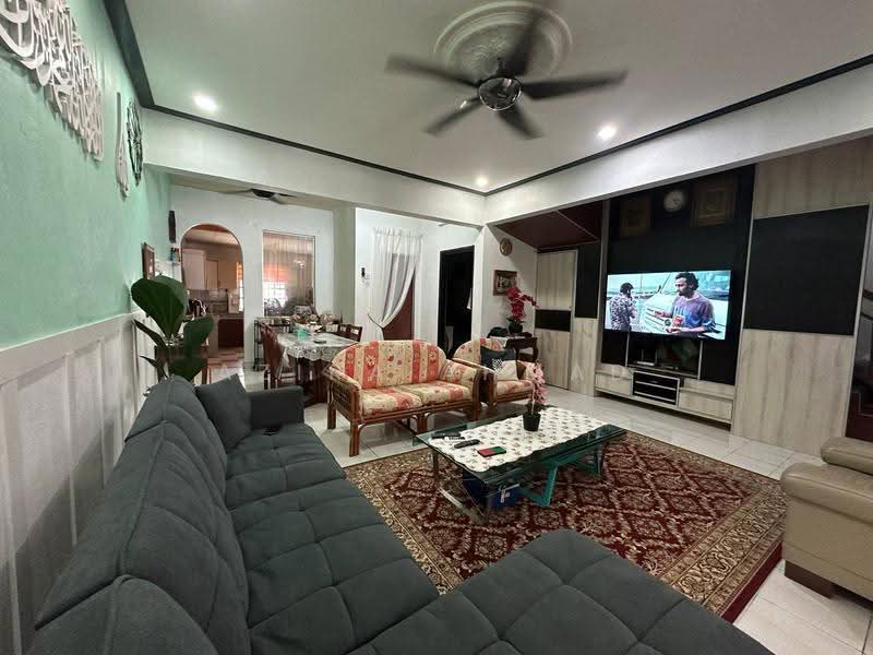Rumah Teres 2-Tingkat untuk Dijual di Bandar Saujana Putra (Tanjong Duabelas) - Azira Ahmad - Living Room - PropertyGuru.com.my