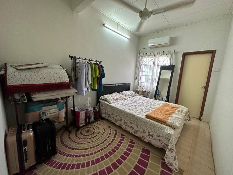 Rumah Teres 2-Tingkat untuk Dijual di Bandar Saujana Putra (Tanjong Duabelas) - Azira Ahmad - Bedroom - PropertyGuru.com.my