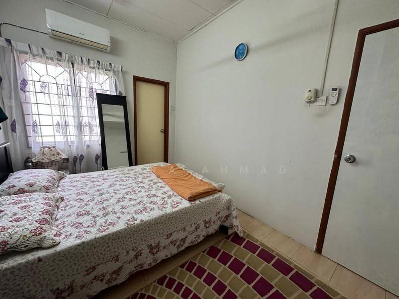 Rumah Teres 2-Tingkat untuk Dijual di Bandar Saujana Putra (Tanjong Duabelas) - Azira Ahmad - Bedroom - PropertyGuru.com.my