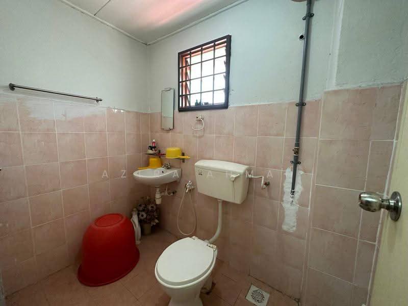 Rumah Teres 2-Tingkat untuk Dijual di Bandar Saujana Putra (Tanjong Duabelas) - Azira Ahmad - Bathroom - PropertyGuru.com.my