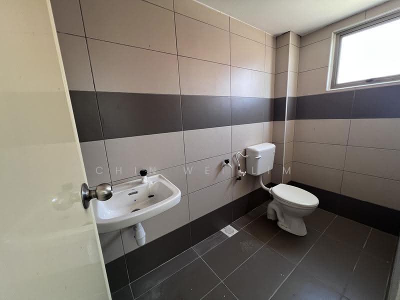 Shop / Office for Rent in Taman Delima (Kluang) - Chin Wei Lim - Bathroom - PropertyGuru.com.my