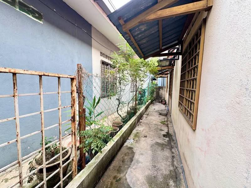 Bungalow House for Sale in Batu Caves (Selangor) - Fauran Nawawi - PropertyGuru.com.my