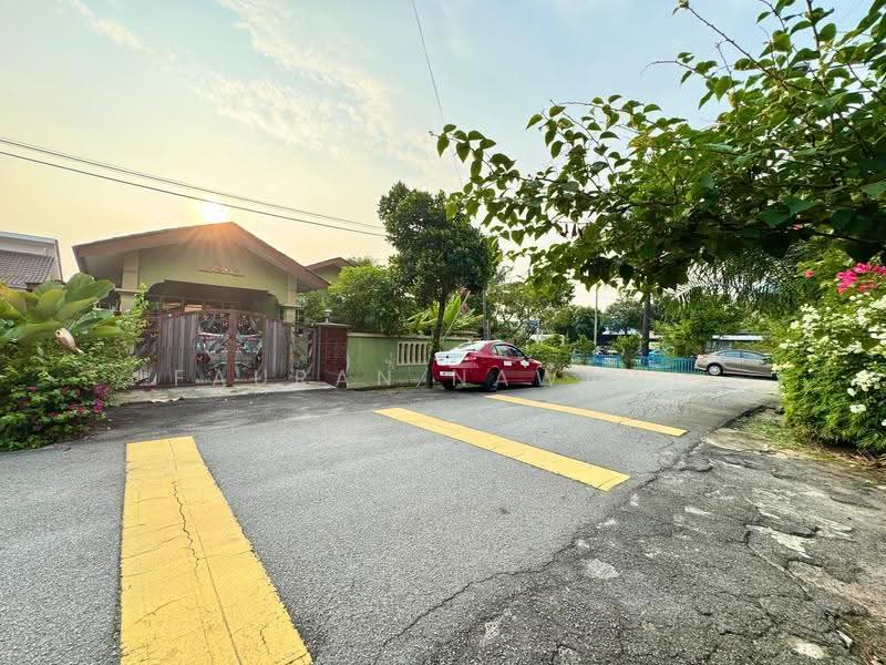Bungalow House for Sale in Batu Caves (Selangor) - Fauran Nawawi - PropertyGuru.com.my