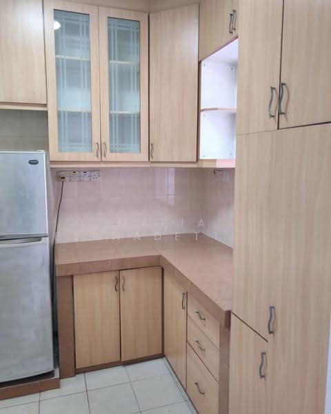 Kondominium untuk Dijual di Cameron Towers - Maria Bernadette Tan - Kitchen - PropertyGuru.com.my