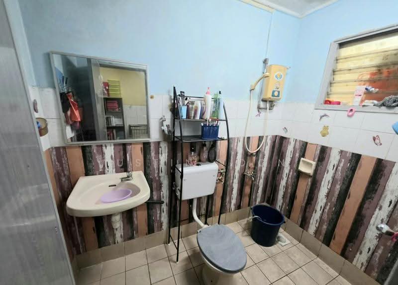2-storey Terraced House for Sale in Usj 17 (Subang Jaya) - Justin Voon - Bathroom - PropertyGuru.com.my