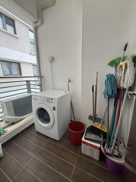 Kondominium untuk Dijual di Amberside @ Country Garden Danga Bay - Jee Hui - Balcony - PropertyGuru.com.my