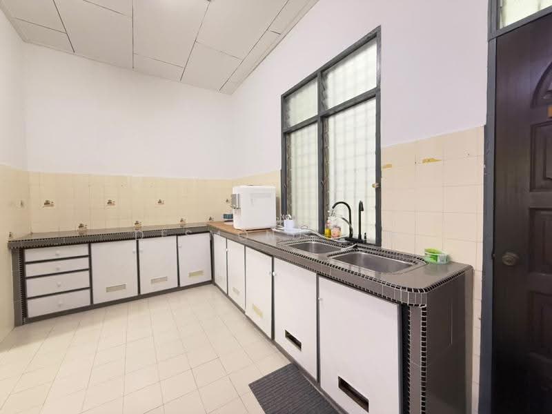 Rumah Teres 1-Tingkat untuk Disewa di Taman Daya (Johor Bahru) - Desmond Lew - Kitchen - PropertyGuru.com.my