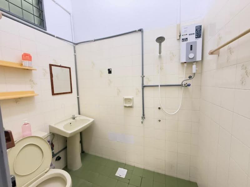 Rumah Teres 1-Tingkat untuk Disewa di Taman Daya (Johor Bahru) - Desmond Lew - Bathroom - PropertyGuru.com.my