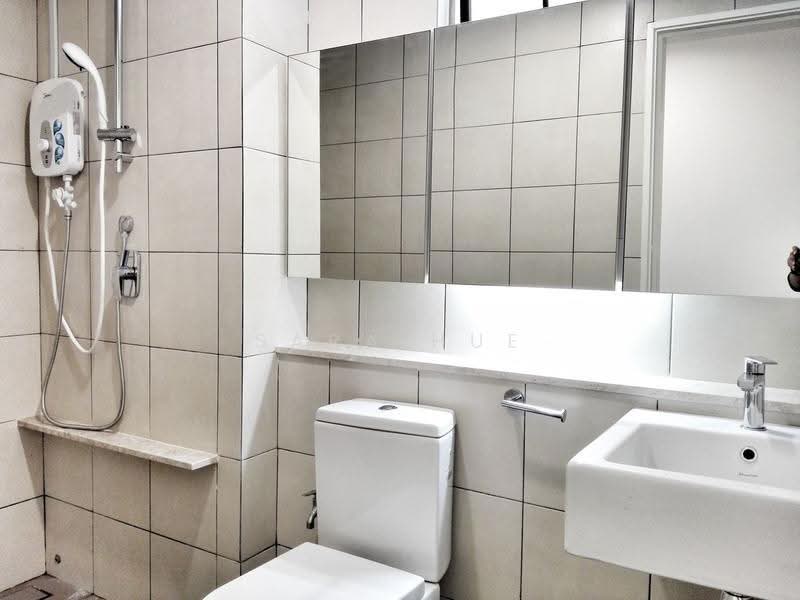 Kondominium untuk Disewa di The WaterEdge (Pinggiran Air) - Sara Hue - Bathroom - PropertyGuru.com.my