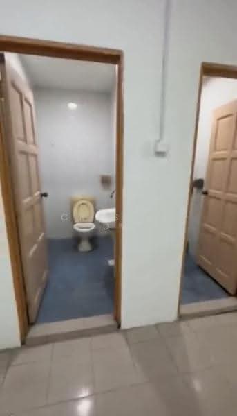 Shop / Office untuk Dijual di Johor Bahru (Johor) - Crystal Du - Bathroom - PropertyGuru.com.my