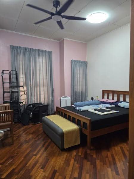 2-storey Terraced House for Rent in Petaling Jaya (Selangor) - Angel Lim - Master Bedroom - PropertyGuru.com.my