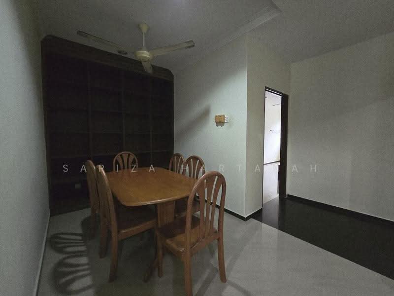 Rumah Teres 2-Tingkat untuk Dijual di Puncak Alam (Selangor) - Sariza Hartanah - Dining Room - PropertyGuru.com.my