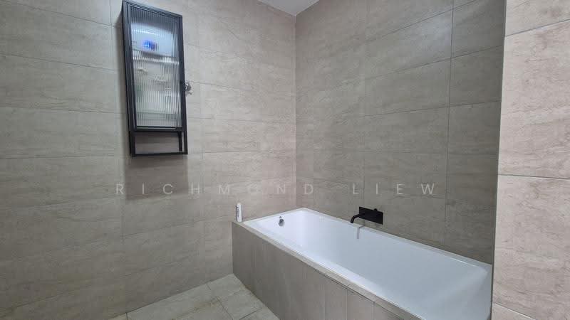 Semi-Detached House for Rent in Jalan Klang Lama (Old Klang Road) (Kuala Lumpur) - Richmond Liew - Bathroom - PropertyGuru.com.my