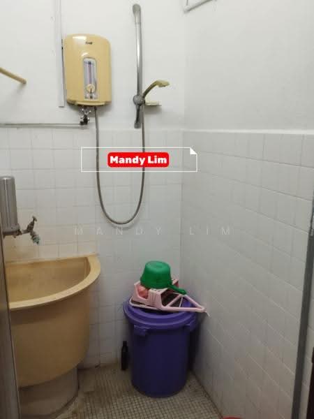 1-storey Terraced House for Sale in Farlim (Ayer Itam) - Mandy Lim - Bathroom - PropertyGuru.com.my