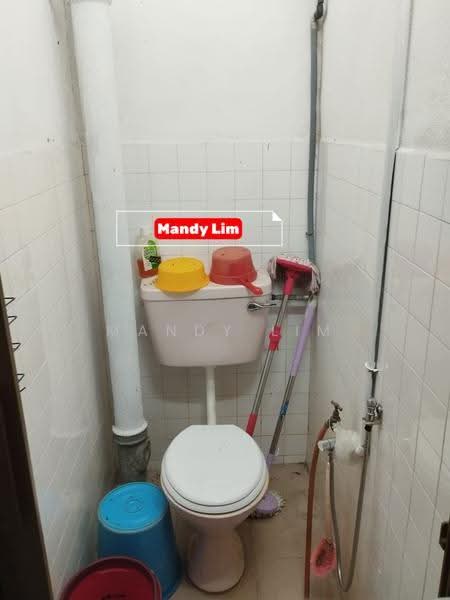 1-storey Terraced House for Sale in Farlim (Ayer Itam) - Mandy Lim - Bathroom - PropertyGuru.com.my