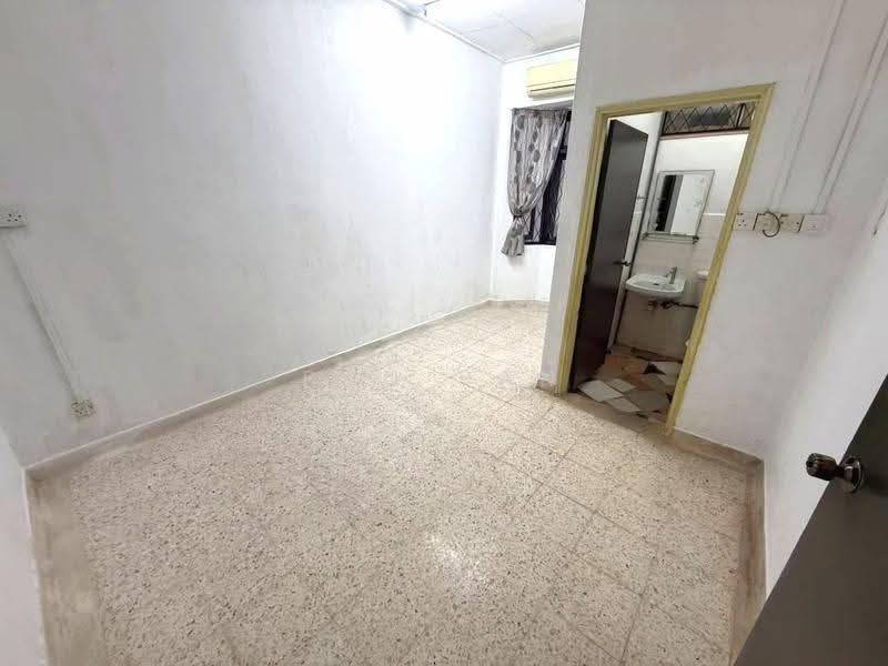Rumah Teres 1-Tingkat untuk Disewa di Taman Molek (Johor Bahru) - Pan Pan - Bathroom - PropertyGuru.com.my
