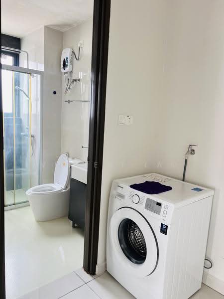 Kondominium untuk Disewa di Bay Point @ Country Garden Danga Bay - Vincent Lau - Bathroom - PropertyGuru.com.my