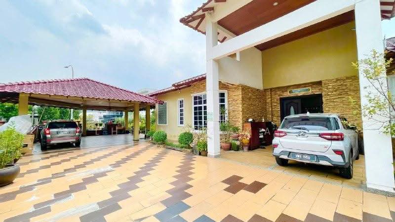 Bungalow House for Sale in Seksyen 8 (Kota Damansara) - Zulhilmi Zakaria - Exterior - PropertyGuru.com.my
