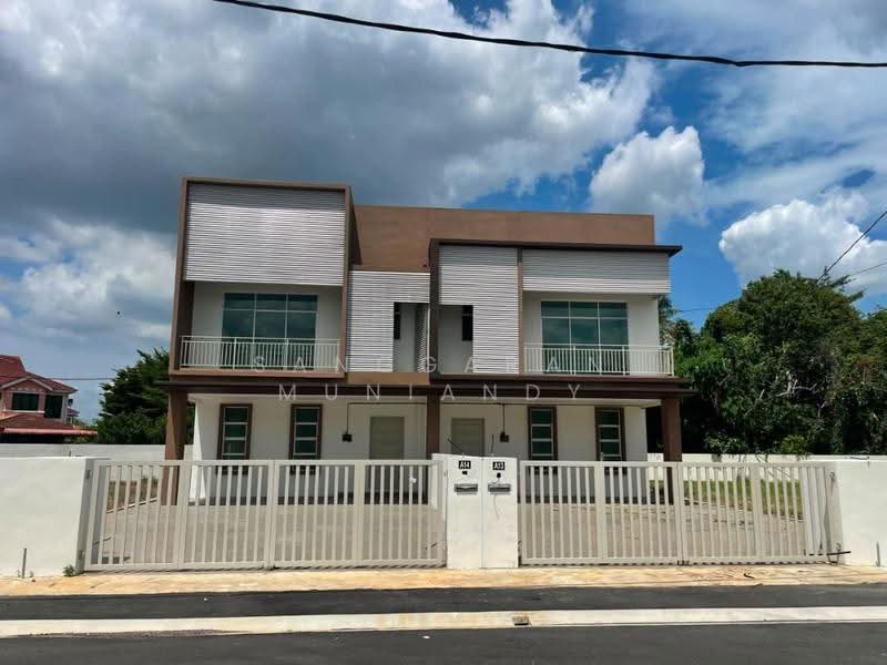 Rumah Berkembar untuk Dijual di Rumah Berkembar Dua Tingkat di Sungai Petani (Sungai Petani) - Sanggaran Muniandy - Exterior - PropertyGuru.com.my