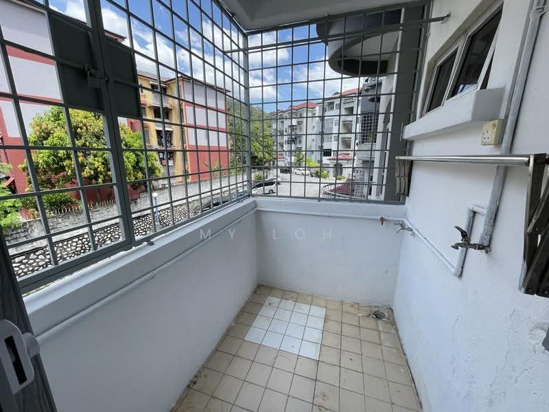 Pangsapuri untuk Dijual di Casa Venicia Apartment - MY Loh - Balcony - PropertyGuru.com.my