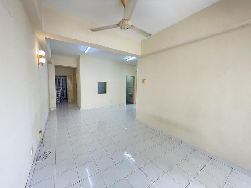 Pangsapuri untuk Dijual di Prima Saujana - MY Loh - Living Room - PropertyGuru.com.my