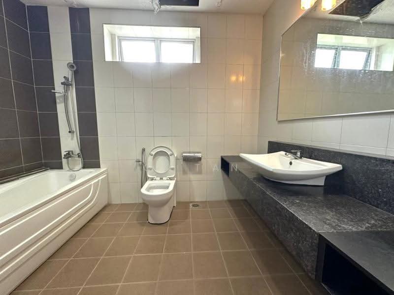 Kediaman Servis untuk Dijual di Midas @ Seri Alam - CS Tan - Bathroom - PropertyGuru.com.my
