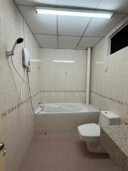 Bungalow House untuk Disewa di Taman Bukit Indah (Bukit Mertajam) - Gyson Goh - Bathroom - PropertyGuru.com.my