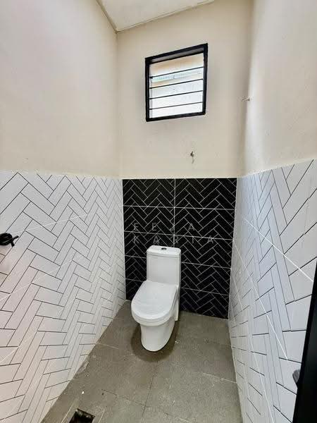 Rumah Teres untuk Dijual di Taman Intan Perdana (Si Rusa) - Deeja Zakaria - Bathroom - PropertyGuru.com.my