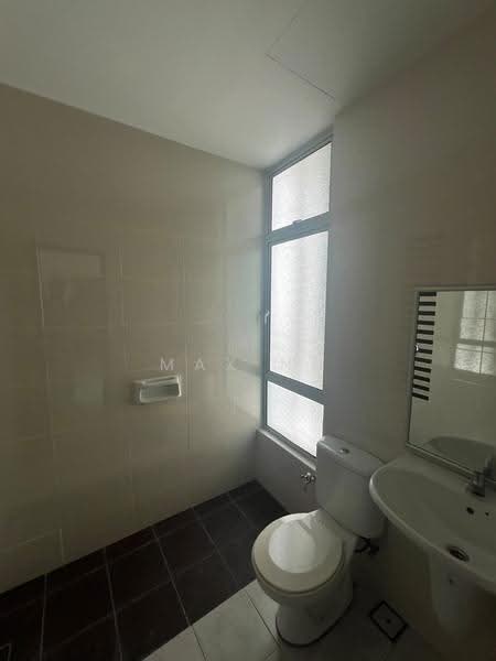 Kondominium untuk Dijual di The Brezza - Max Ng - Bathroom - PropertyGuru.com.my