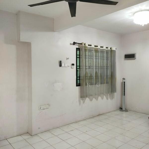 Rumah Teres 2-Tingkat untuk Dijual di Taman Putri Kulai (Kulai) - Vivy Ng - Living Room - PropertyGuru.com.my