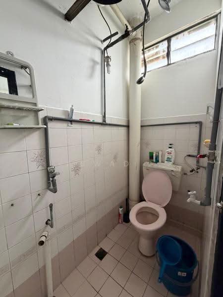 Apartment for Sale at Idaman Apartment - Aswad . - Bathroom - PropertyGuru.com.my