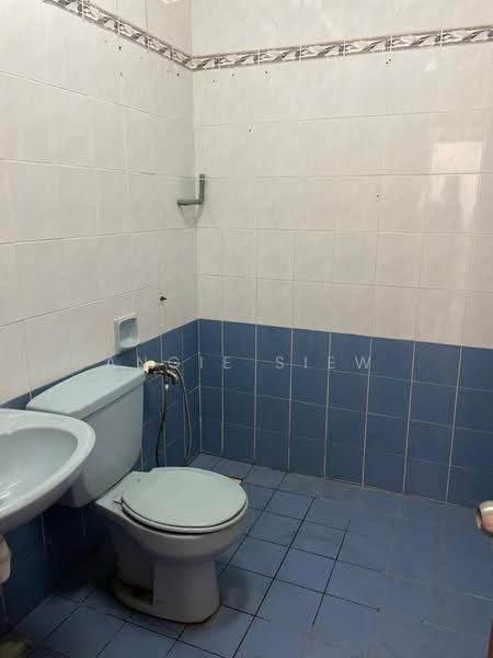 Kondominium untuk Dijual di Impian Heights - Angie Siew - Bathroom - PropertyGuru.com.my