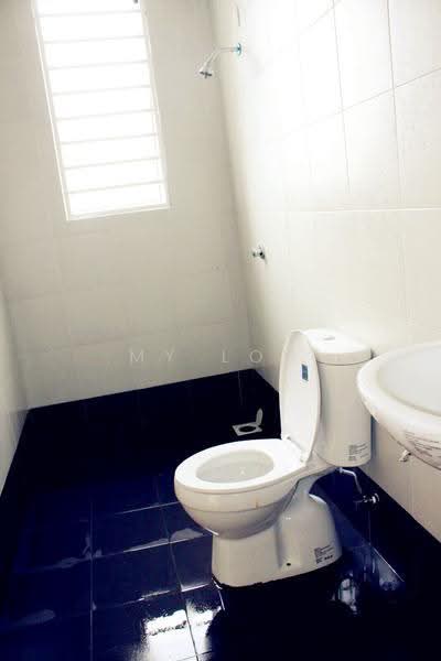 Kediaman Servis untuk Dijual di Amara - MY Loh - Bathroom - PropertyGuru.com.my