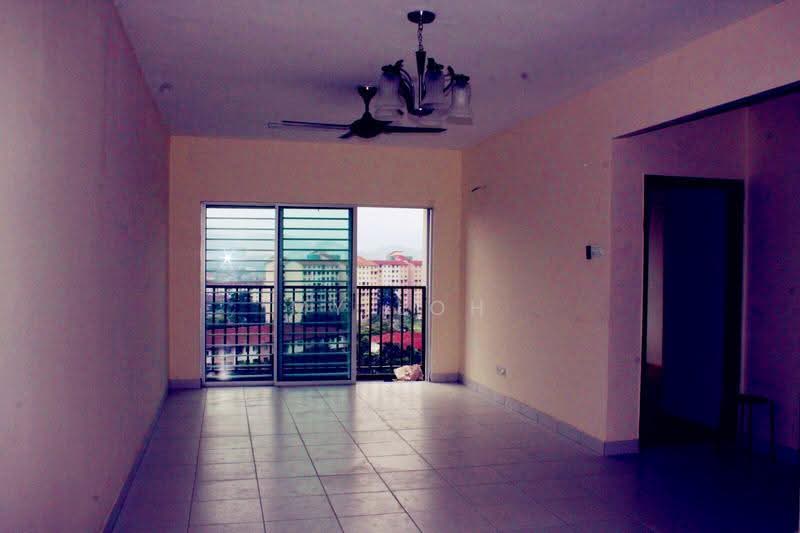 Kediaman Servis untuk Dijual di Amara - MY Loh - Living Room - PropertyGuru.com.my