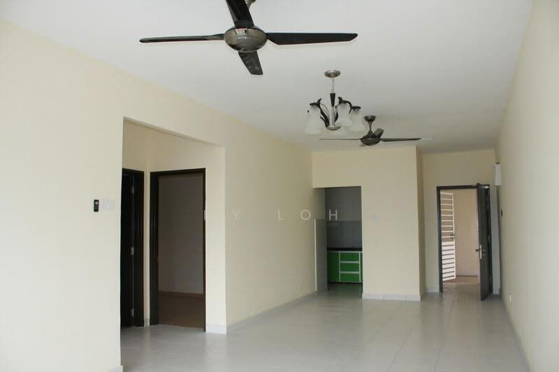 Kediaman Servis untuk Dijual di Amara - MY Loh - Living Room - PropertyGuru.com.my