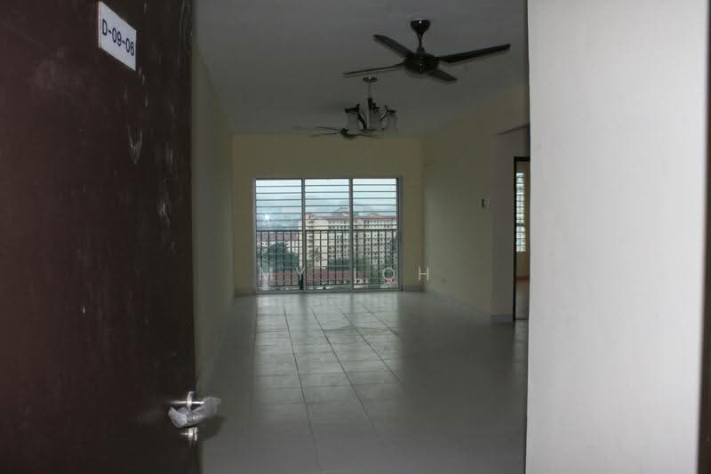 Kediaman Servis untuk Dijual di Amara - MY Loh - Living Room - PropertyGuru.com.my