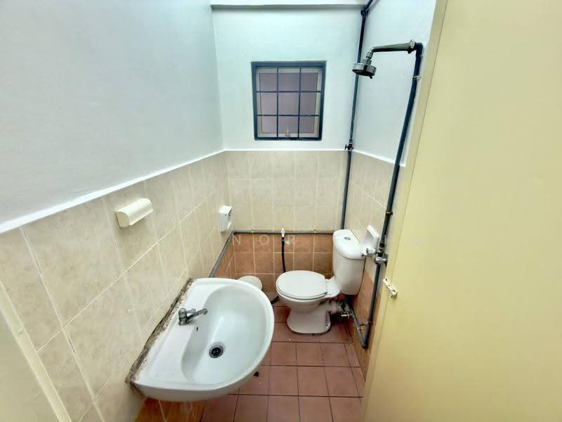 Apartment for Sale at Taman LTAT - Mohd Nor Fahmi - Bathroom - PropertyGuru.com.my
