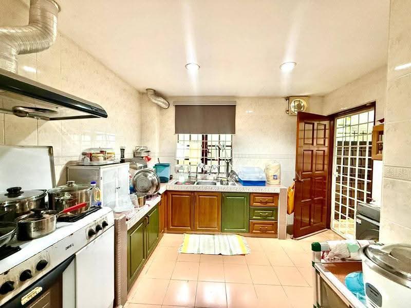 2-storey Terraced House for Sale in Taman Melawati (Ulu Kelang) - Tasya Ruslan - Kitchen - PropertyGuru.com.my