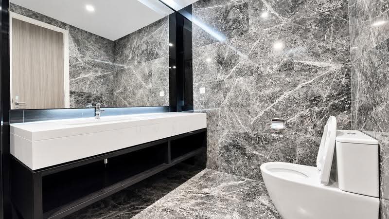 Kediaman Servis untuk Disewa di Straits Residences - Quvee Ooi - Bathroom - PropertyGuru.com.my