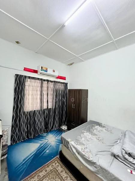 1-storey Terraced House for Sale in Pekan Nanas (Johor) - Ee Fong Toh - Bedroom - PropertyGuru.com.my
