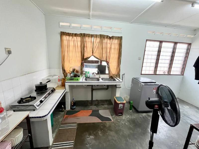 1-storey Terraced House for Sale in Pekan Nanas (Johor) - Ee Fong Toh - Kitchen - PropertyGuru.com.my