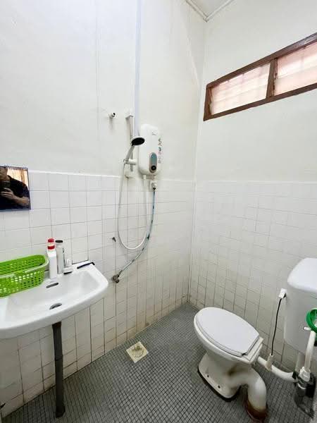1-storey Terraced House for Sale in Pekan Nanas (Johor) - Ee Fong Toh - Bathroom - PropertyGuru.com.my