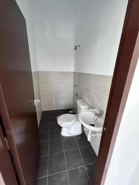 Rumah Teres 2-Tingkat untuk Disewa di Taman Rambai Indah (Jenjarom) - Elyn Soo - Bathroom - PropertyGuru.com.my