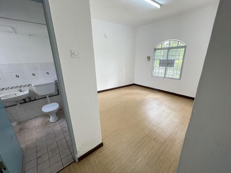Pangsapuri untuk Dijual di Casa Venicia Apartment - MY Loh - Bathroom - PropertyGuru.com.my