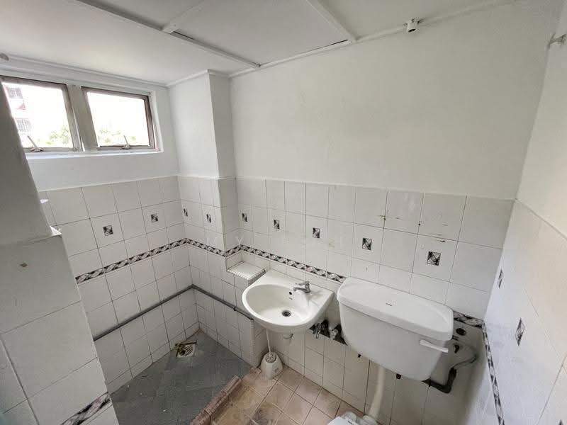 Pangsapuri untuk Dijual di Casa Venicia Apartment - MY Loh - Bathroom - PropertyGuru.com.my