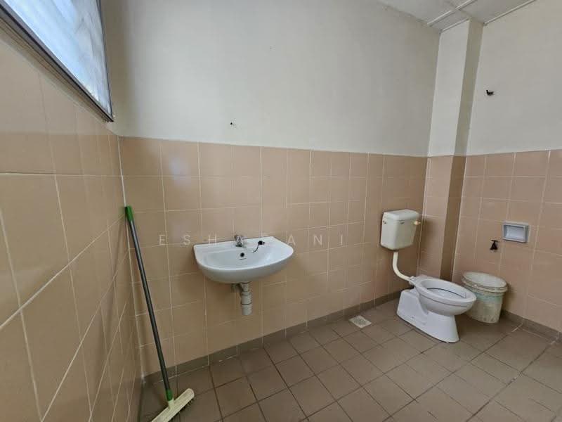Rumah Teres 2-Tingkat untuk Dijual di Bandar Mahkota Cheras (Cheras) - Esharani . - Bathroom - PropertyGuru.com.my