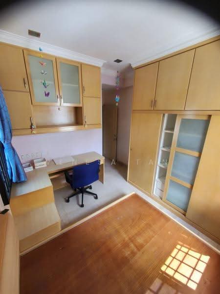 Kondominium untuk Dijual di Marina Tower (Ratu Mutiara) - Venesa Tan - Bedroom - PropertyGuru.com.my