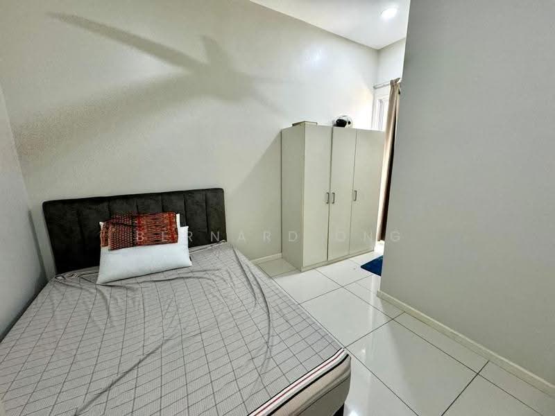 Rumah Teres untuk Dijual di Tamansari (Rawang) - Bernard Ong - Bedroom - PropertyGuru.com.my