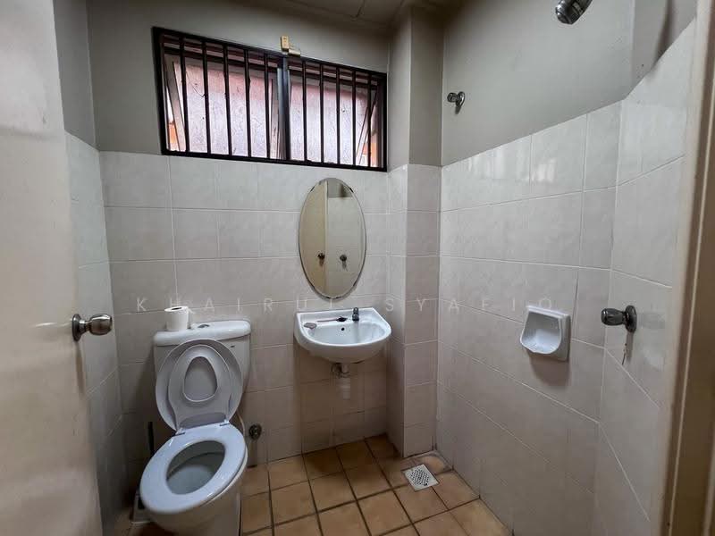 Rumah Teres 2-Tingkat untuk Dijual di Seksyen 5 (Kota Damansara) - Khairul Syafiq - Bathroom - PropertyGuru.com.my